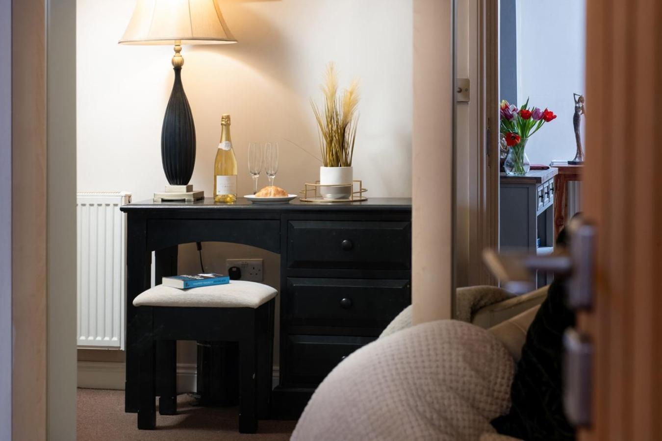 Number 3 Pier Road Apartment Вітбі Екстер'єр фото