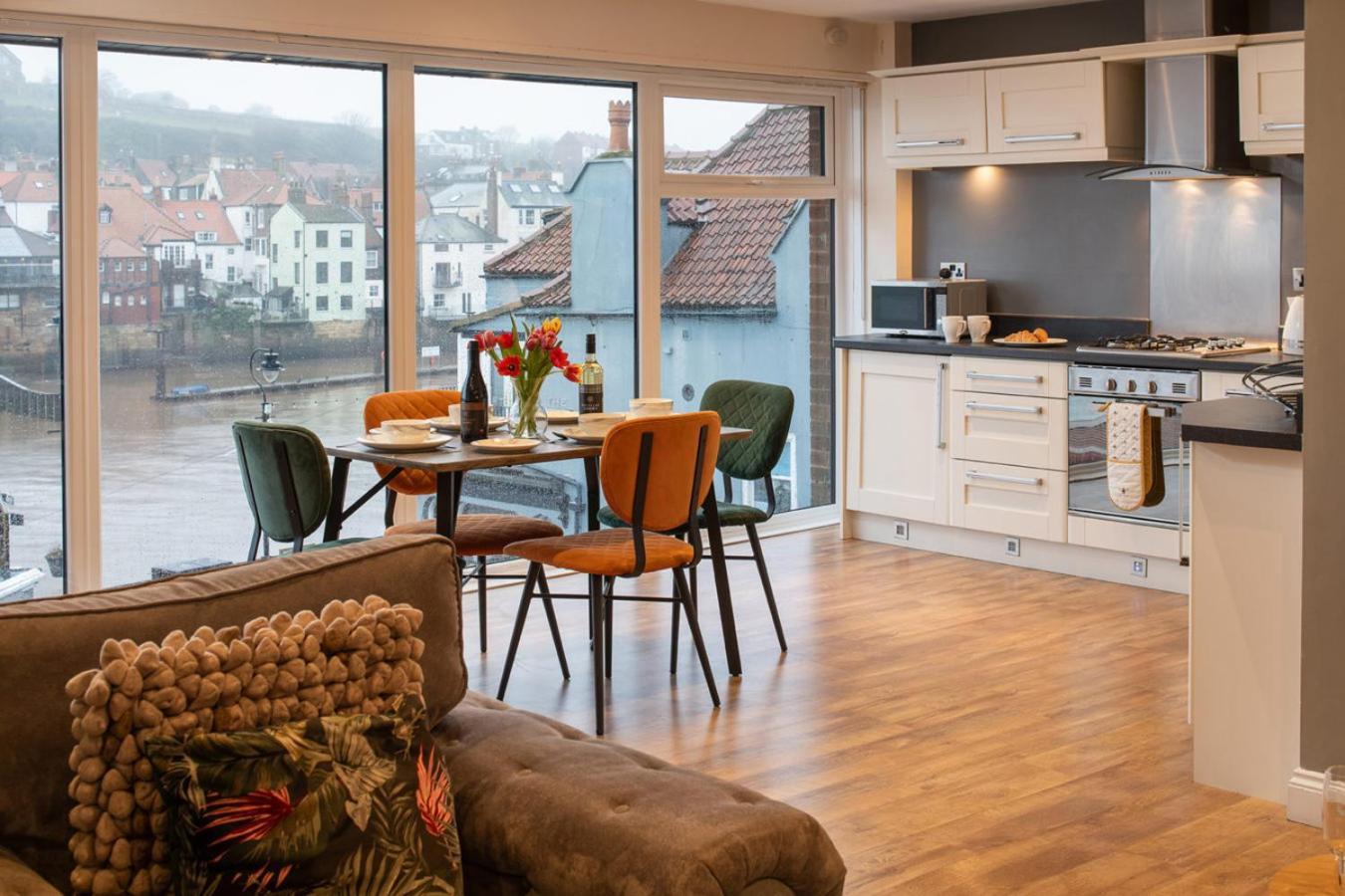 Number 3 Pier Road Apartment Вітбі Екстер'єр фото