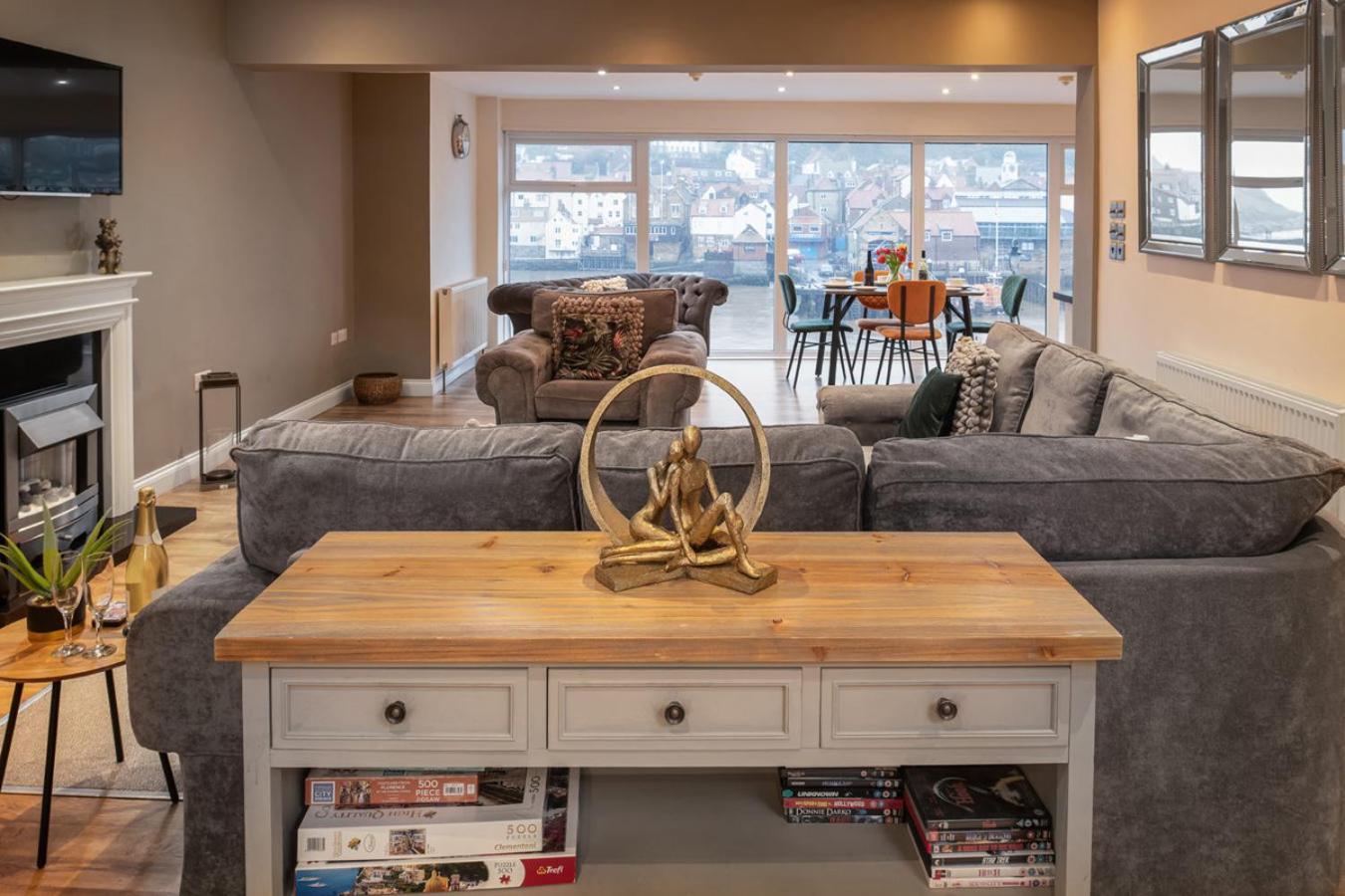 Number 3 Pier Road Apartment Вітбі Екстер'єр фото